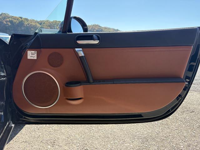 ロードスター ＶＳ　ＲＨＴ　６ＭＴ／純正ナビ／純正メッキアルミ／オートエアコン／シートヒーター／取説・メンテナンスノートあり／スペアキー有り／革シート／ＥＴＣ／バックカメラ／社外マフラー／電動オープン／ｐｉｖｏｔデジタルモニター（26枚目）