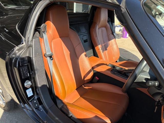 ロードスター ＶＳ　ＲＨＴ　６ＭＴ／純正ナビ／純正メッキアルミ／オートエアコン／シートヒーター／取説・メンテナンスノートあり／スペアキー有り／革シート／ＥＴＣ／バックカメラ／社外マフラー／電動オープン／ｐｉｖｏｔデジタルモニター（28枚目）