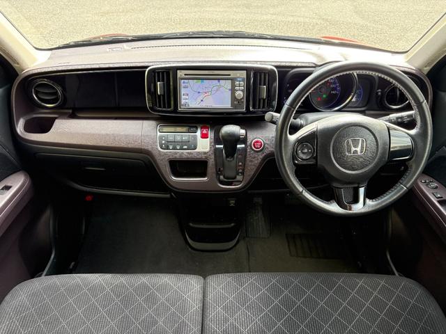 Ｎ－ＯＮＥ プレミアム・Ｌパッケージ　距離無制限１年保証付／純正ナビ／バックカメラ／オートエアコン／オートライト／スペアキー有り／横滑り防止／ＨＩＤヘッドライト／フロントフォグランプ／ＣＤ／ＤＶＤ／ツートンカラー／ステアリングスイッチ（12枚目）