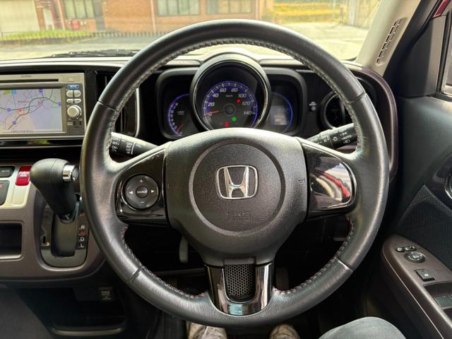 Ｎ－ＯＮＥ プレミアム・Ｌパッケージ　距離無制限１年保証付／純正ナビ／バックカメラ／オートエアコン／オートライト／スペアキー有り／横滑り防止／ＨＩＤヘッドライト／フロントフォグランプ／ＣＤ／ＤＶＤ／ツートンカラー／ステアリングスイッチ（13枚目）