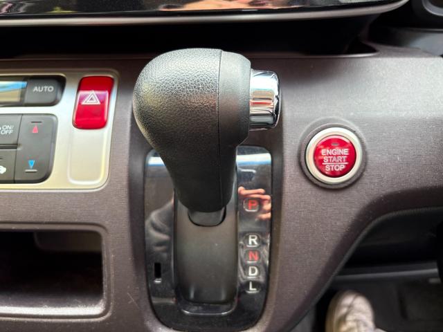 Ｎ－ＯＮＥ プレミアム・Ｌパッケージ　距離無制限１年保証付／純正ナビ／バックカメラ／オートエアコン／オートライト／スペアキー有り／横滑り防止／ＨＩＤヘッドライト／フロントフォグランプ／ＣＤ／ＤＶＤ／ツートンカラー／ステアリングスイッチ（18枚目）