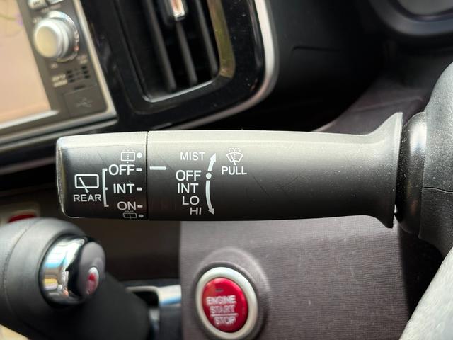 Ｎ－ＯＮＥ プレミアム・Ｌパッケージ　距離無制限１年保証付／純正ナビ／バックカメラ／オートエアコン／オートライト／スペアキー有り／横滑り防止／ＨＩＤヘッドライト／フロントフォグランプ／ＣＤ／ＤＶＤ／ツートンカラー／ステアリングスイッチ（20枚目）