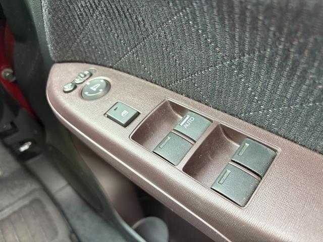 Ｎ－ＯＮＥ プレミアム・Ｌパッケージ　距離無制限１年保証付／純正ナビ／バックカメラ／オートエアコン／オートライト／スペアキー有り／横滑り防止／ＨＩＤヘッドライト／フロントフォグランプ／ＣＤ／ＤＶＤ／ツートンカラー／ステアリングスイッチ（22枚目）