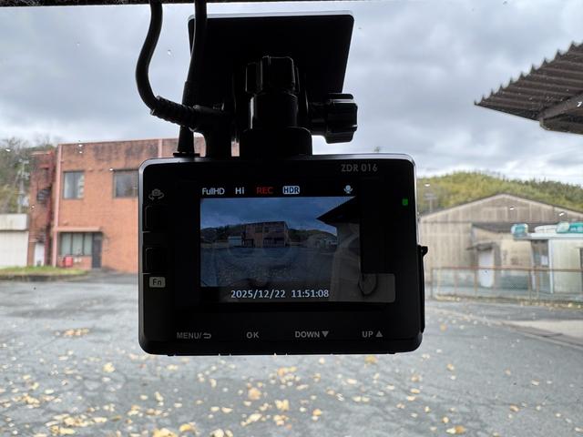 ミラジーノ プレミアムＬ　距離無制限１年保証付／ユーザー買取車／ナビ／Ｂｌｕｅｔｏｏｔｈオーディオ／前後ドライブレコーダー／フロントフォグランプ／純正アルミ／純正ＭＯＭＯウッドコンビステアリング／電格ミラー／ＣＤ／ＤＶＤ（6枚目）