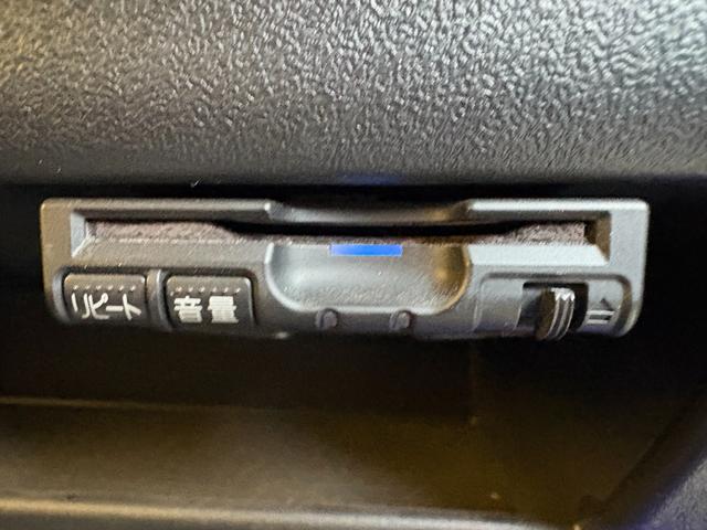 タント カスタムＲＳ　距離無制限１年保証付／純正ナビ／Ｂｌｕｅｔｏｏｔｈオーディオ／オーバーヘッドコンソール／オートエアコン／ＨＩＤヘッドライト／パワースライドドア／ＥＴＣ／アイドリングストップ／純正アルミ／フロントフォグ（8枚目）