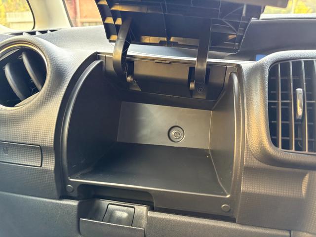 タント カスタムＲＳ　距離無制限１年保証付／純正ナビ／Ｂｌｕｅｔｏｏｔｈオーディオ／オーバーヘッドコンソール／オートエアコン／ＨＩＤヘッドライト／パワースライドドア／ＥＴＣ／アイドリングストップ／純正アルミ／フロントフォグ（19枚目）