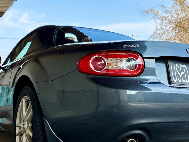 ロードスター ＶＳ　ＲＨＴ　リトラクタブルハードトップ／シートヒーター／スマートキー／純正アルミ／茶革フルレザーシート／オートエアコン／パドルシフト／ステアリングスイッチ／ＨＩＤヘッドライト／走行２．３万ｋｍ（50枚目）