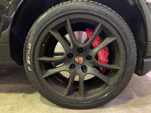 ターボ ターボ(5名)4WD ティプトロニックS 本革シート サンルーフ ガラスハッチ(18枚目)