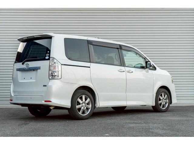 ヴォクシー ＺＳ　煌　ＨＤＤナビ　バックカメラ　パドルシフト　ＥＴＣ　両側パワースライドドア　プッシュスタート　スマートキー　１６インチアルミホイール　８人乗り（5枚目）