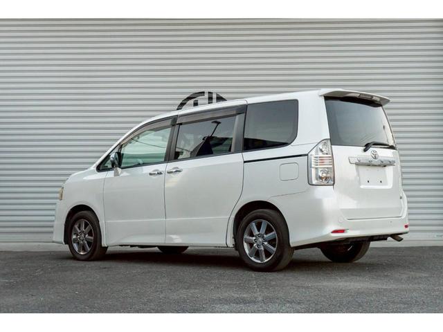 ヴォクシー ＺＳ　煌　ＨＤＤナビ　バックカメラ　パドルシフト　ＥＴＣ　両側パワースライドドア　プッシュスタート　スマートキー　１６インチアルミホイール　８人乗り（6枚目）