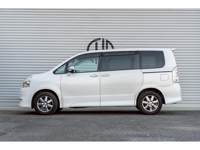 ヴォクシー ＺＳ　煌　ＨＤＤナビ　バックカメラ　パドルシフト　ＥＴＣ　両側パワースライドドア　プッシュスタート　スマートキー　１６インチアルミホイール　８人乗り（12枚目）