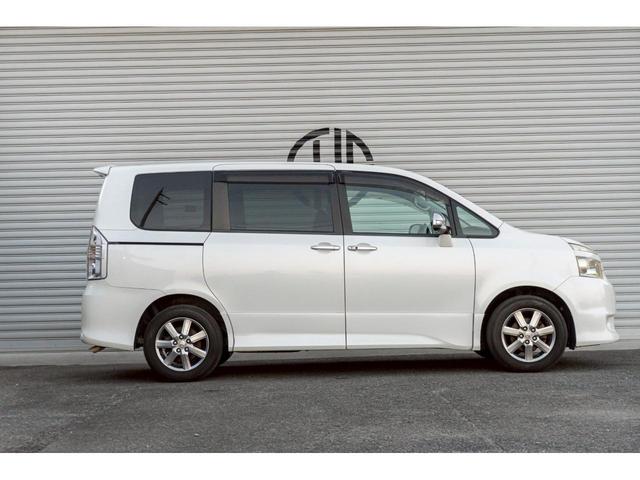 ヴォクシー ＺＳ　煌　ＨＤＤナビ　バックカメラ　パドルシフト　ＥＴＣ　両側パワースライドドア　プッシュスタート　スマートキー　１６インチアルミホイール　８人乗り（13枚目）