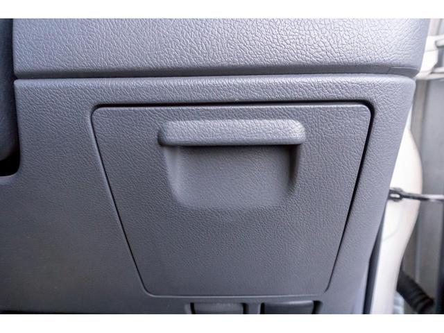 ヴォクシー ＺＳ　煌　ＨＤＤナビ　バックカメラ　パドルシフト　ＥＴＣ　両側パワースライドドア　プッシュスタート　スマートキー　１６インチアルミホイール　８人乗り（50枚目）