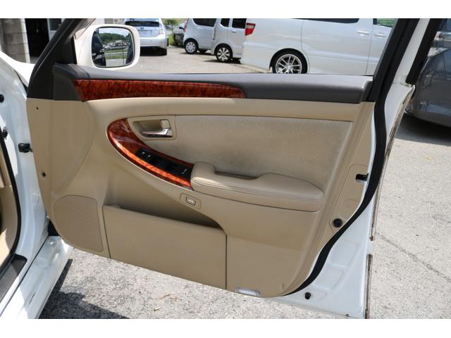 ロイヤルサルーン スピンドルエアロ RS-R車高調 社外アルミホイール HIDヘッドライト ETC レザー調シートカバー CD スマートキー パワーシート エアバック ABS 電動格納ミラー(68枚目)