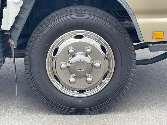 エルフトラック 　積載車　ローダー　極東開発フラトップ（フルフラット）　超ロング＆ワイド　ラジコン（無線リモコン）付　６速ＭＴ　ターボ　ウィンチ　ＥＴＣ　メッキバンパー　エアコン　パワステ　パワーウィンドウ（13枚目）