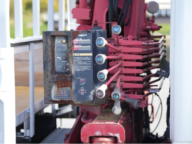 エルフトラック 　ＵＮＩＣ　ユニッククレーン　３段クレーン　ＵＲ－Ｖ２６３Ｋ　車検付き　フックイン　　５速ＭＴ　ＥＴＣ　集中ドアロック　パワステ　エアコン　パワーウィンドウ　３人乗り　ディーゼル（53枚目）