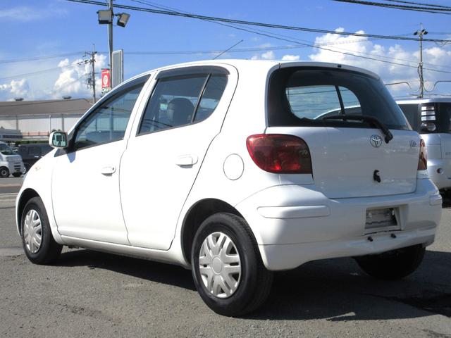 ヴィッツ Ｆ　車検２年付　５ＭＴ（9枚目）