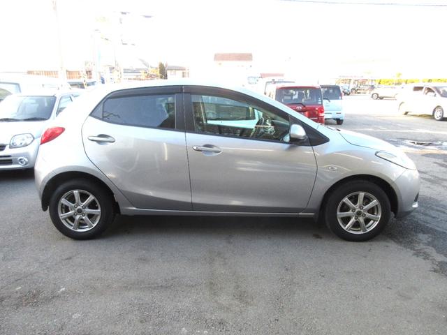 デミオ 13C 車検2年付 5MT ナビ キーレス ETC(4枚目)