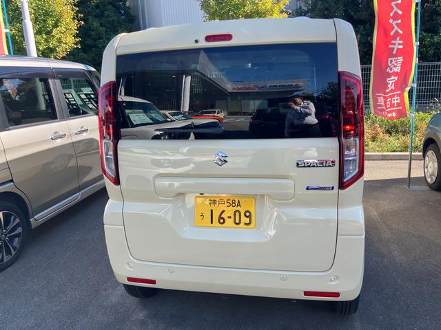 スペーシア ＨＹＢＲＩＤ　Ｘ前後衝突被害軽減ブレーキ　エアコン　パワステ　パワーウィンドウ　エアバック　ＡＢＳ　集中ロック　オートライト　衝突被害軽減ボディ　スペアキーあり　後席プライバシーガラス　パンク修理剤　保証書・取説完備（3枚目）