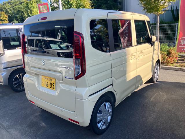 スペーシア ＨＹＢＲＩＤ　Ｘ前後衝突被害軽減ブレーキ　エアコン　パワステ　パワーウィンドウ　エアバック　ＡＢＳ　集中ロック　オートライト　衝突被害軽減ボディ　スペアキーあり　後席プライバシーガラス　パンク修理剤　保証書・取説完備（8枚目）