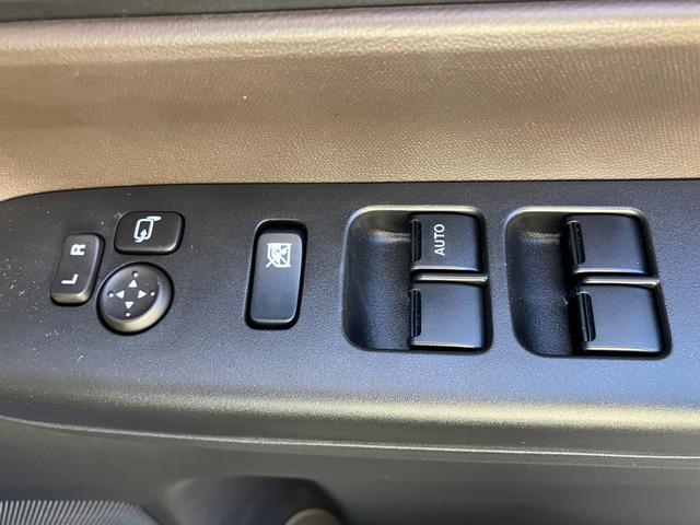 スペーシア ＨＹＢＲＩＤ　Ｘ前後衝突被害軽減ブレーキ　エアコン　パワステ　パワーウィンドウ　エアバック　ＡＢＳ　集中ロック　オートライト　衝突被害軽減ボディ　スペアキーあり　後席プライバシーガラス　パンク修理剤　保証書・取説完備（29枚目）