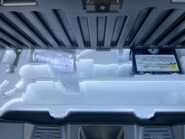 スペーシア ＨＹＢＲＩＤ　Ｘ前後衝突被害軽減ブレーキ　エアコン　パワステ　パワーウィンドウ　エアバック　ＡＢＳ　集中ロック　オートライト　衝突被害軽減ボディ　スペアキーあり　後席プライバシーガラス　パンク修理剤　保証書・取説完備（56枚目）