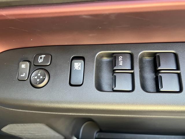 スペーシアカスタム カスタム　ＨＹＢＲＩＤ　ＸＳ全方位カメラ付きナビゲーション　デュアルセンサーブレーキサポート２、後退時ブレーキサポート、オートエアコン、キーレスプッシュエンジンスタート、両側電動格納ミラー、ＨＹＢＲＩＤ、オートライト、運転席シートヒーター（52枚目）