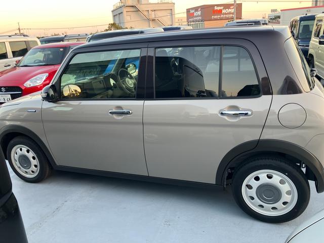 アルトラパンＬＣ ＬＣ　ＨＹＢＲＩＤ　Ｘ　６型　衝突被害軽減ブレーキ　ＬＥＤ　デュアルセンサーブレーキＩＩ｜ＨＹＢＲＩＤ｜ＬＣ専用フロントグリル｜アルミホイール｜本革巻きステアリングホイール｜３６０°プレミアムＵＶ＆ＩＲカットガラス｜照明付バニティミラー｜ナノイーＸ搭載｜（9枚目）