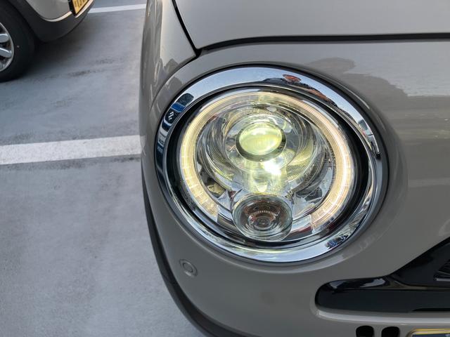 アルトラパンＬＣ ＬＣ　ＨＹＢＲＩＤ　Ｘ　６型　衝突被害軽減ブレーキ　ＬＥＤ　デュアルセンサーブレーキＩＩ｜ＨＹＢＲＩＤ｜ＬＣ専用フロントグリル｜アルミホイール｜本革巻きステアリングホイール｜３６０°プレミアムＵＶ＆ＩＲカットガラス｜照明付バニティミラー｜ナノイーＸ搭載｜（25枚目）