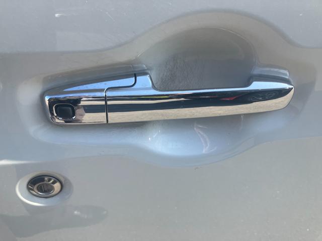 スペーシア カスタム　ＨＹＢＲＩＤ　ＸＳターボ２型　全方位モニター付ナビ　デュアルカメラブレーキ｜ＬＥＤヘッドランプ｜後席両側ワンアクションパワースライド｜１５インチアルミホイール｜本革巻きステアリングホイール｜パドルシフト｜スリムサーキュレーター｜パーソナルテーブル｜（32枚目）