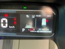 ＨＹＢＲＩＤ　Ｘ前後衝突被害軽減ブレーキ　エアコン　パワステ　パワーウィンドウ　エアバック　ＡＢＳ　集中ロック　オートライト　衝突被害軽減ボディ　スペアキーあり　後席プライバシーガラス　パンク修理剤　保証書・取説完備（16枚目）