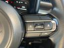 ＨＹＢＲＩＤ　Ｘ前後衝突被害軽減ブレーキ　エアコン　パワステ　パワーウィンドウ　エアバック　ＡＢＳ　集中ロック　オートライト　衝突被害軽減ボディ　スペアキーあり　後席プライバシーガラス　パンク修理剤　保証書・取説完備（26枚目）
