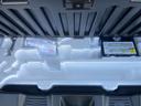 ＨＹＢＲＩＤ　Ｘ前後衝突被害軽減ブレーキ　エアコン　パワステ　パワーウィンドウ　エアバック　ＡＢＳ　集中ロック　オートライト　衝突被害軽減ボディ　スペアキーあり　後席プライバシーガラス　パンク修理剤　保証書・取説完備（56枚目）