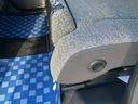 ＨＹＢＲＩＤ　Ｘ前後衝突被害軽減ブレーキ　エアコン　パワステ　パワーウィンドウ　エアバック　ＡＢＳ　集中ロック　オートライト　衝突被害軽減ボディ　スペアキーあり　後席プライバシーガラス　パンク修理剤　保証書・取説完備（70枚目）