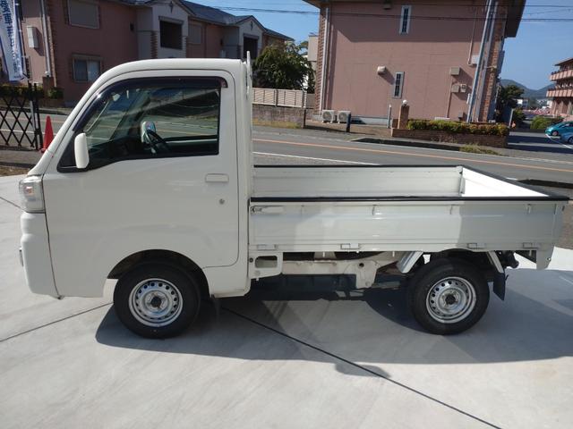 ハイゼットトラック エクストラ　Ｌｏ／Ｈｉ切替付４ＷＤ付　純正作業灯付　カラードミラー付　エアコン付　パワーウインドウ付き　ワイヤレスドアロック付　パワステ付　サイドバイザー付　純正オーディオ付　運転席エアバック付　フォグランプ付（6枚目）