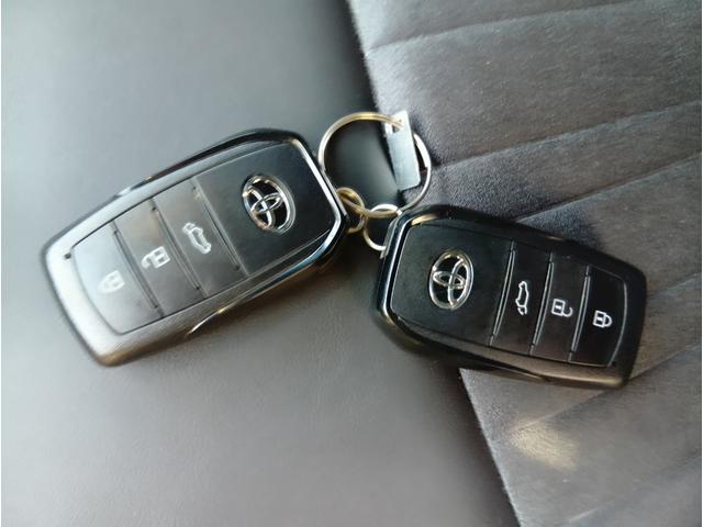 �X�}�[�g�L�[�t���ł��B�L�[���|�P�b�g��J�o���̒�����o���Ȃ��Ă��A�h�A�̃X�C�b�`�����������Ńh�A���b�N�̃��b�N�E�A�����b�N�ł��܂��B