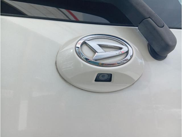 �o�b�N���j�^�[�t���Ȃ̂Œ��Ԃ��y�X�I�t���Ă���ꏊ���B��Ă���̂Ŏ����Ԃ̊O�ς�������Ȃ��A�o�b�N���̃X�g���X������̂ŁA�^�]���y�����Ȃ邱�ƊԈႢ�Ȃ��I