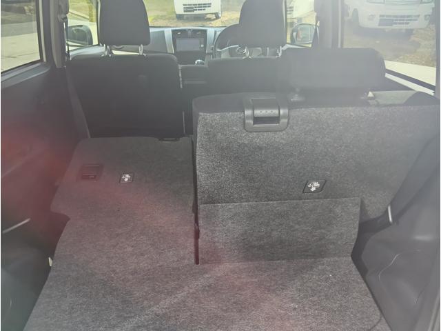 ���E�̃����V�[�g�㕔�̔w�������|���ƁA��葽���̉ו���A�傫�ȉו����ڂ��邱�Ƃ��o���܂��B