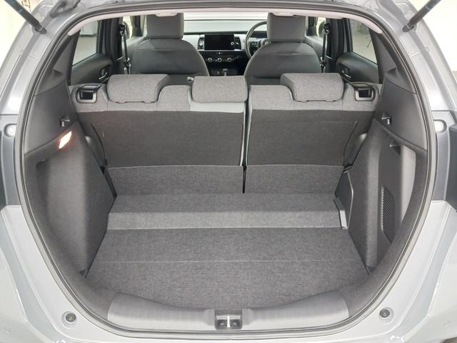 フィット ｅ：ＨＥＶＲＳ　ワンオーナー　純正ナビ　カメラ　ＥＴＣ　Ｄレコ（14枚目）