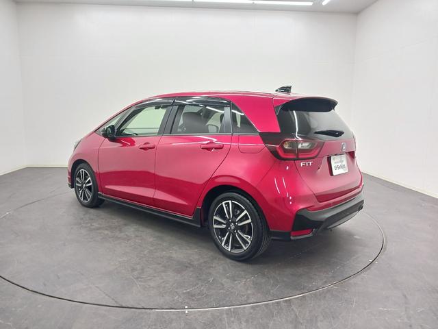 フィット ｅ：ＨＥＶＲＳ　ワンオーナー　純正ナビ　カメラ　ＥＴＣ　Ｄレコ（5枚目）