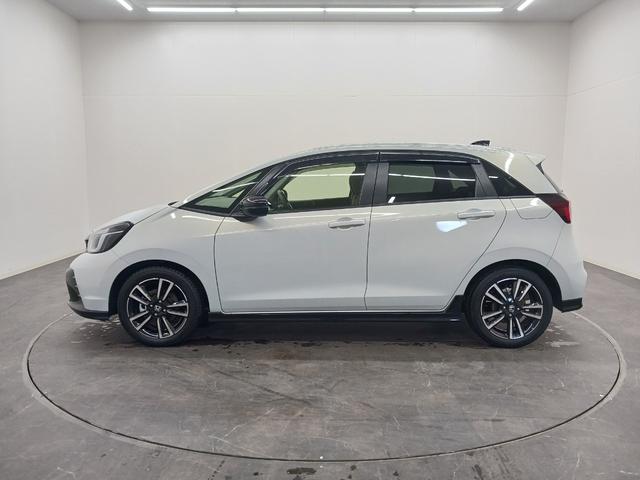 フィット ｅ：ＨＥＶＲＳ　ワンオーナー　純正ナビ　カメラ　ＥＴＣ　Ｄレコ（3枚目）