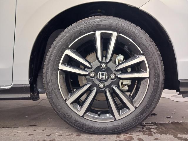 フィット ｅ：ＨＥＶＲＳ　ワンオーナー　純正ナビ　カメラ　ＥＴＣ　Ｄレコ（12枚目）