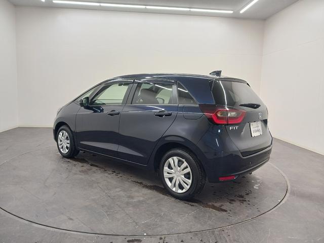 フィット ｅ：ＨＥＶホーム　ワンオーナー　純正ナビ　カメラ　ＥＴＣ　Ｄレコ（4枚目）