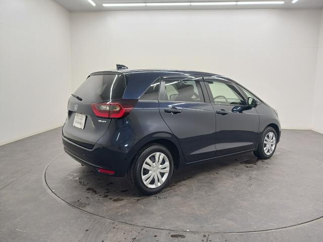 フィット ｅ：ＨＥＶホーム　ワンオーナー　純正ナビ　カメラ　ＥＴＣ　Ｄレコ（6枚目）