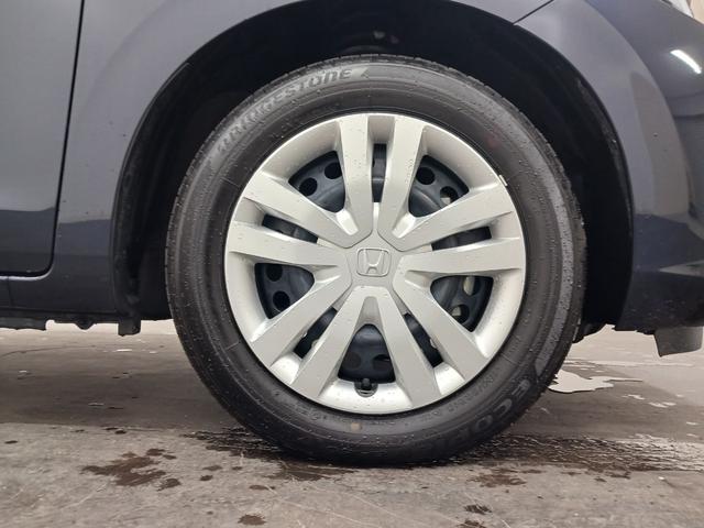 フィット ｅ：ＨＥＶホーム　ワンオーナー　純正ナビ　カメラ　ＥＴＣ　Ｄレコ（12枚目）