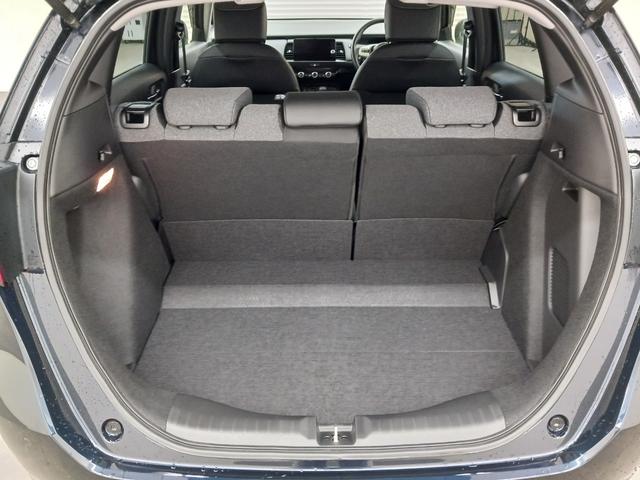 フィット ｅ：ＨＥＶホーム　ワンオーナー　純正ナビ　カメラ　ＥＴＣ　Ｄレコ（13枚目）