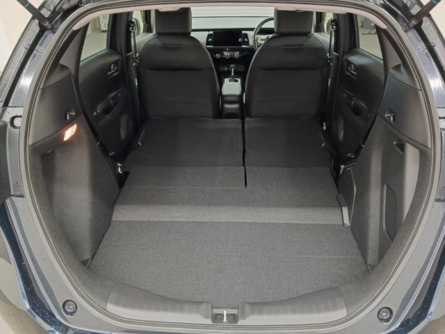 フィット ｅ：ＨＥＶホーム　ワンオーナー　純正ナビ　カメラ　ＥＴＣ　Ｄレコ（14枚目）