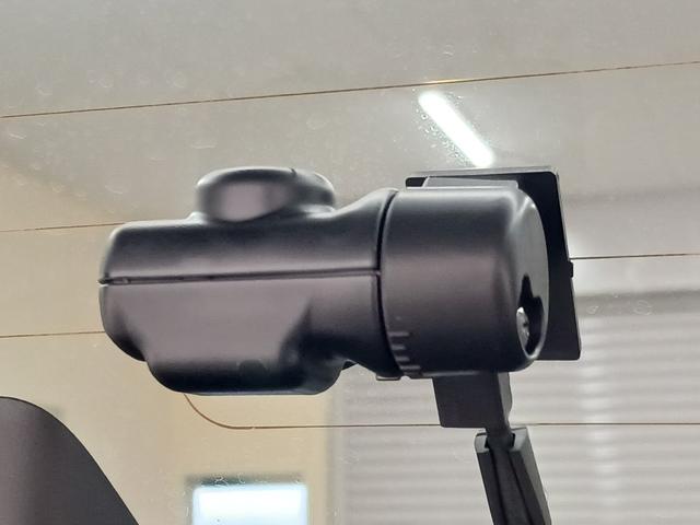 フィット ｅ：ＨＥＶホーム　ワンオーナー　純正ナビ　カメラ　ＥＴＣ　Ｄレコ（22枚目）