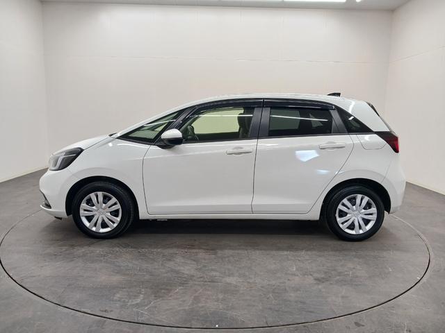 フィット ｅ：ＨＥＶホーム　ワンオーナー　純正ナビ　カメラ　ＥＴＣ　Ｄレコ（3枚目）