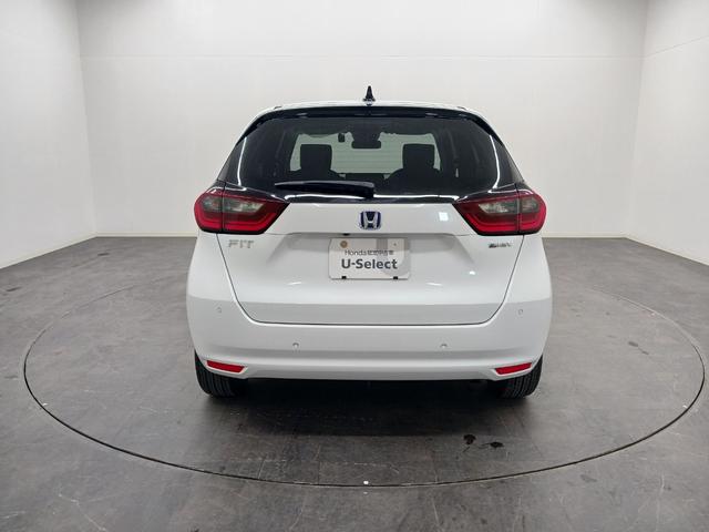 フィット ｅ：ＨＥＶホーム　ワンオーナー　純正ナビ　カメラ　ＥＴＣ　Ｄレコ（5枚目）